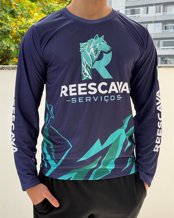 Camisa de DryFit com sublimação total, produzida pela Ponto Certo Brindes.