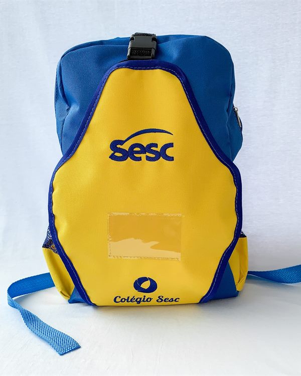 Mochila de nylon bordada, produzida pela Ponto Certo Brindes.